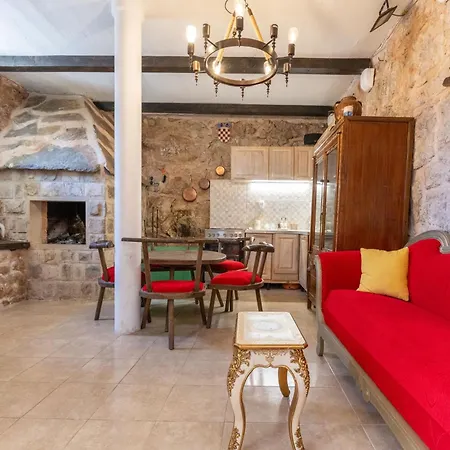 Villa Pristinus Krstatice