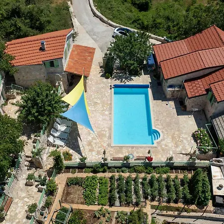 Villa Pristinus Krstatice