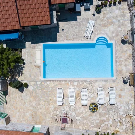 Pristinus Villa *