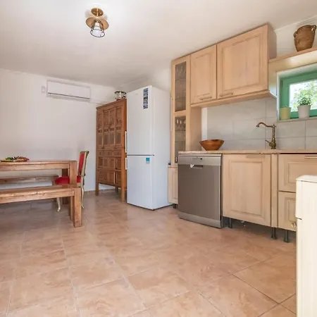 Pristinus Вилла Krstatice